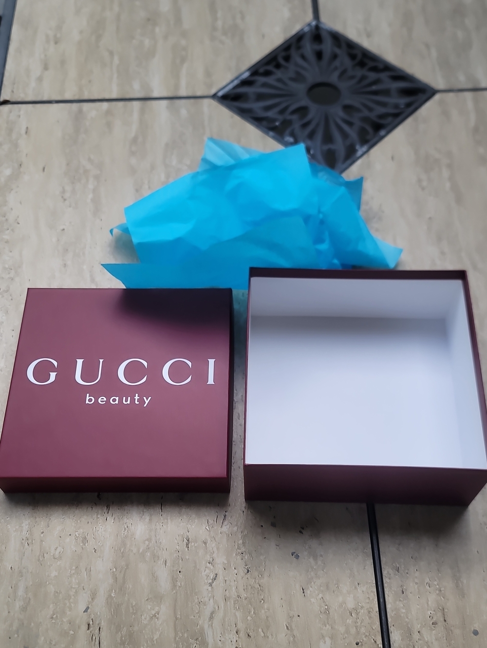 Gucci Beauty Empty Box in Burgundy and White